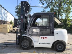 Chariot élévateur TCM 5 T d'occasion Moteur diesel à mât 3 étages de 5 tonnes, faible durée, hauteur de levage de 4000mm, bien entretenu, prêt à fonctionner - Product Image 6