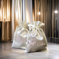 Sacs à cordon en satin de soie personnalisés de luxe, petits sacs cadeaux doux au toucher pour les emballages de cadeaux de mariage et de festivals