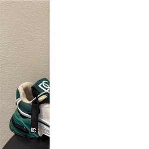 Chaussures de sport rétro à la mode avec semelles épaisses, talons hauts, lacets, pour la marche. Chaussures pour hommes luxueuses et tendance, aux couleurs assorties. - Product Image 1