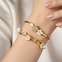 Gelang Mewah Berlapis Emas 18k dari Baja Tahan Karat dengan Desain Bunga Berhiaskan Berlian Model TB7224