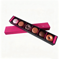 Boîte à macarons élégante et tendance en papier, avec couvercle et base rouge rosé, de qualité alimentaire, étanche, design gratuit, emballage raffiné pour donuts
