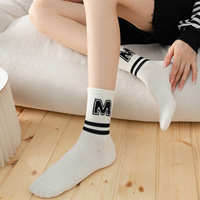 Chaussettes mi-mollet pour femmes à rayures noires et blanches, chaussettes de sport à motif de lettres printemps-automne, chaussettes en coton absorbant l'humidité