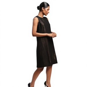 Elegante Vestido Negro sin Mangas, Corte Recto, con Detalle Plisado, Cintura Natural, Largo a Media Pantorrilla, Vestido de Noche Formal con Lentejuelas - Product Image 1