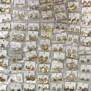 Boucles d'oreilles en acier inoxydable, élégantes et luxueuses, plaquées or, style simple et tendance - Product Image 6