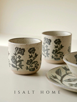 Tasse en céramique de porcelaine noire faite à la main en forme de bouche de cochon avec motif rose |   Tasse à café, thé et latte art sans poignée, résistante à la chaleur et écologique pour café