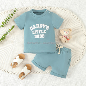 Venta al por mayor clásico estilo casual carta bordado hendidura camiseta pantalones cortos niños bebé deportes traje niños dos piezas conjuntos de verano - Product Image 3