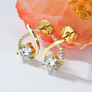 Изысканные серьги-гвоздики из позолоченного золота 14K с муассанитом VVS GRA 1 карат круглой огранки, устойчивые к потускнению - Product Image 3
