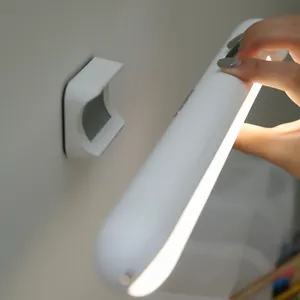 Batería LED Sensor de movimiento de luz de la noche con fuerte magnético palo en cualquier lugar para armario de gabinete de escalera de pared de cocina