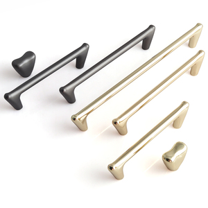Hot Selling Modern Luxury Zinc Alloy Handles for China's Premium <strong>Door</strong> Handles Hotel Dining Apartment Use Brass Metal 96mm - Product Image 4