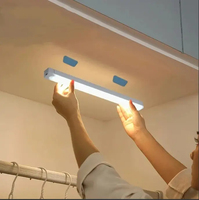 Lampe murale LED magnétique rechargeable USB-C avec détecteur de mouvement infrarouge et photosensible sans fil pour armoire, cuisine, escalier