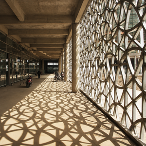 Façade murale en métal perforé sculpté artistiquement pour améliorer l'apparence des bâtiments, idéale pour les projets de bureaux et d'hôtels - Product Image 3