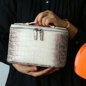 New Arrival Crocodile PU Pattern <b>Makeup</b> Bag Women Gradient Crocodile Cosmetic Bag Colorful Alligator Toiletry Bag With Zipper - Product Image 4