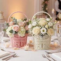 Panier en rotin tressé à la main avec poignée en forme de nœud, idéal pour la décoration de fêtes et les cadeaux