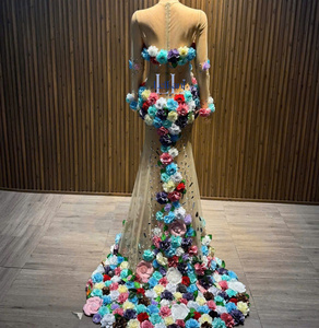 Vestido de Noche Formal Estilo Sirena con Flores 3D de Seda Hechas a Mano y Mangas Regulares - Product Image 3