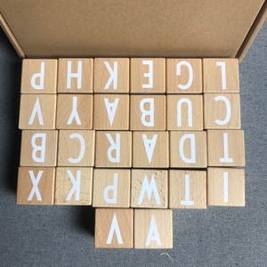 Blocs carrés en bois de hêtre 26 lettres de l'alphabet imprimées grands cubes - Product Image 5