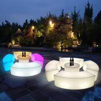 Promotion banc incurvé Table basse combinaison extérieur hall Table chaise meubles lumineux canapé à distance Bar meubles salle de sport métal