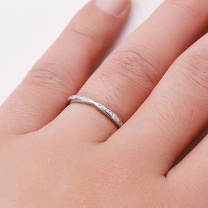 <span class=keywords><strong>Anello</strong></span> <span class=keywords><strong>da</strong></span> Donna in <span class=keywords><strong>Argento</strong></span> 925 con Moissanite VVS GRA <span class=keywords><strong>da</strong></span> 0,066ct, Design Minimalista con Micro Incastonatura, Vendita all'Ingrosso - Product Image 2