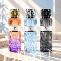 100ml Transparente und Farbige Glas-Parfümflasche mit Feinem Sprühnebel-Zerstäuber Facettierte Form Goldgeprägtes Design Geschenkbox-Set