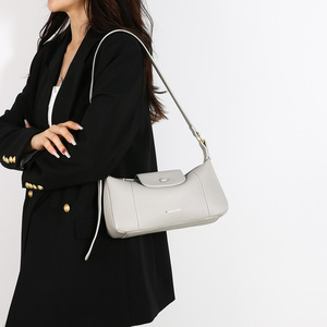 Sac bandoulière tendance en cuir PU souple pour femme - Sac à main décontracté imperméable avec sangle réglable et doublure en polyester pour usage quotidien - Product Image 5