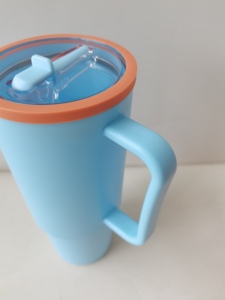 Gobelet isotherme en plastique bleu mat grande capacité 40 oz avec poignée, paille et couvercle pour le bureau, la voiture et les voyages, bouteille d'eau avec logo personnalisé - Product Image 3