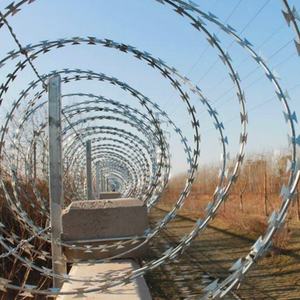 Rouleau de clôture en fil de fer barbelé galvanisé anti-corrosion, fil de fer à lames - Product Image 4