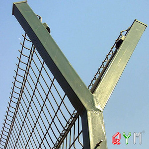 <span class=keywords><strong>Malla</strong></span> soldada de seguridad perimetral de valla de aeropuerto curvada 3D recubierta de PVC barato con alambre de púas Material de marco de aluminio y acero - Product Image 1