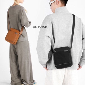 Sac de poitrine mini sport en polyester de bonne qualité avec fermeture éclair, petit sac bandoulière avec trou pour écouteurs, logo personnalisé - Product Image 6