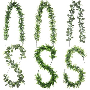 Guirlande artificielle d'eucalyptus à suspendre, 180 cm, décoration verte pour la maison, les mariages et les décorations extérieures - Product Image 1