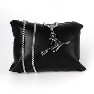 Collar <span class=keywords><strong>con</strong></span> Colgante de <span class=keywords><strong>Bruja</strong></span> Voladora en <span class=keywords><strong>Escoba</strong></span> 3D de Acero Inoxidable para Hombre, Estilo Vintage Gótico Punk Biker, Joyería Retro de Moda - Product Image 4