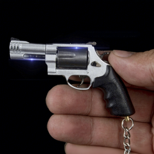 ของเล่นปืนรุ่นใหม่ รูปทรงปืนพก ทำจากพลาสติกและโลหะ งานแฮนด์เมด แฟชั่นทันสมัย พวงกุญแจรูปปืนรีวอลเวอร์ขนาดเล็ก กระบอกหมุนได้ ของขวัญสุดสนุกสำหรับผู้ชาย - Product Image 1