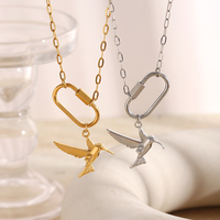 Collier Pendentif Oiseau en Acier Inoxydable Plaqué Or Dreamshow avec Fermoir à Fil, Chaîne Breloque, Bijoux de Mode en Gros