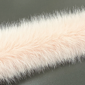 Matériau de bordure en fausse fourrure de renard tendance pour manteaux en coton, chapeaux et détails de costumes traditionnels - Product Image 1