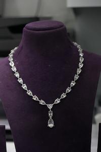 สร้อยคอประดับเพชรและลูกแพร์สำหรับงานแต่งงานและงานครบรอบ - Product Image 5