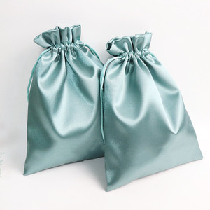 Bolsas de Embalaje para Pelucas al por Mayor, Bolsa de Satén de Lujo con Cordón y Logotipo Metálico Dorado para Ropa - Product Image 2