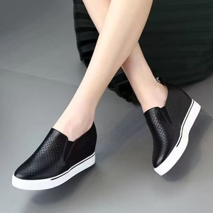 Mocassins à boucle pour <span class=keywords><strong>femme</strong></span> en cuir souple blanc, style <span class=keywords><strong>espadrilles</strong></span> décontractées à semelle épaisse, avec semelle intermédiaire et extérieure en caoutchouc amortissante, pour l'été et le printemps - Product Image 4