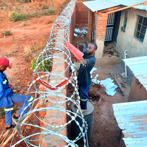 MY Cheap High Quality Stainless Steel <b>Wire</b> Anti Climb Razor Blade Security <b>Barbed</b> <b>Wire</b> Strand 100m Hebei Model BTO22 CBT65 - Product Image 3