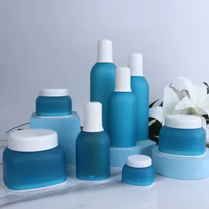 China PP gefrostete undurchsichtige Flasche mit Emulsion pumpen kopf und Kunststoff-Whitening-Creme-Kosmetikglas-Set