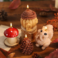Großhandel Kreative Weihnachtsgeschenke Handgemachte Tannenzapfen-Eichhörnchen-Form Duftkerzen Raumduft Deko-Ornamente Sojawachs-Kerze