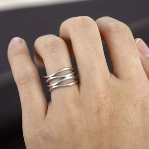 Anello Geometrico Traforato, Gioiello Minimalista da Dito per Donne, Stile Cool - Product Image 2