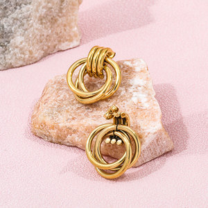 Trendy 18K altın kaplama bükülmüş çok katmanlı çapraz çizgiler paslanmaz çelik Hoop küpe kadınlar için benzersiz takı tasarım - Product Image 3