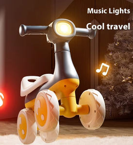 Trottinette électrique 3-en-1 de style voiture à quatre roues avec musique, fonctions de sécurité et construction en plastique - Product Image 3