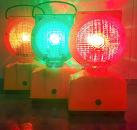 Lampe d'avertissement de trafic à énergie solaire CE avec batterie au lithium Lampe de barricade solaire pour la sécurité routière
