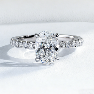Anillo de compromiso SGARIT ovalado personalizado de oro blanco de 14k con medio pavé de diamantes cultivados en laboratorio VVS D de 2 quilates, joyería con certificado IGI para mujer - Product Image 1