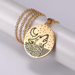 Collana con Ciondolo a Forma di Lupo 'Myshape Lone Howl', Amuleto in Acciaio Inossidabile Color Oro con Catena Regolabile per Uomo e <span class=keywords><strong>Donna</strong></span> - Product Image 4