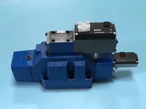 ตัวควบคุมทิศทางแบบสัดส่วนรุ่นดั้งเดิม 0811404405 4WRL25V370M-3X/G24Z4/M - Product Image 2