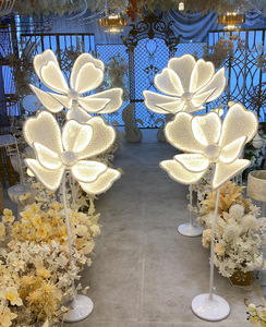 Décoration d'événements intérieure et extérieure : Grande fleur LED géante alimentée par courant alternatif pour allée de mariage et éclairage de chemin - Product Image 5