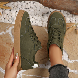 <span class=keywords><strong>Sneakers</strong></span> da <span class=keywords><strong>Donna</strong></span> Classiche in Camoscio Verde Oliva con Cuciture <span class=keywords><strong>Bianche</strong></span>, Comode per l'Uso Quotidiano, Modello 2026 di Tendenza - Product Image 3