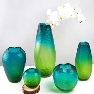 Vasos de vidro azuis verdes