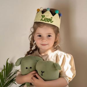 Chapeau de fête classique en tissu non tissé personnalisé avec nom, couronne d'anniversaire et d'anniversaire de mariage, pompon pour enfants et tout-petits, décorations F0826 Chine - Product Image 5