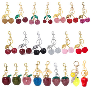 Portachiavi Multicolore a Forma di Ciliegia, Ciondolo Frutta Sfumato Tonalità Oro e Colore AB, Charm per Borsa con Chiusura a Moschettone/Cuore - Product Image 4